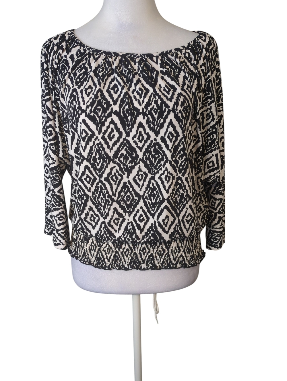 Speechless Women’s Black and Cream Geometric Pullover Sweater